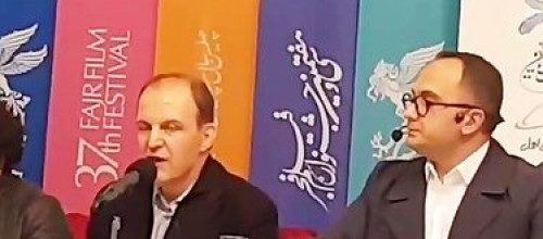 سیدجمال ساداتیان، تهیه‌کننده‌ی “زن‌ و بچه” اعلام کرد که این فیلم تا یکی دو ماه دیگر در تهران اکران می‌شود/ اخبار رسیده به‌”کافه سینما” حاکی از این است که فیلم قبل از حضور در فستیوال کن، مجوز نمایش را از ارشاد دریافت کرده بود/ سعید روستایی کارگردان فیلم، هنگام برگزاری فستیوال در فرانسه، به‌خبرنگاران بین‌المللی گفته بود که جز «تلخی» در جامعه‌ی ایران نمی‌بیند و از نگرانی‌های‌اش برای بازگشت به‌کشور صحبت به‌میان آورده بود